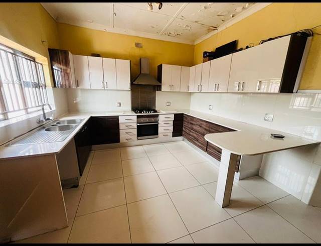 3 BEDROOM HOUSE FOR SALE IN KENSINGTON